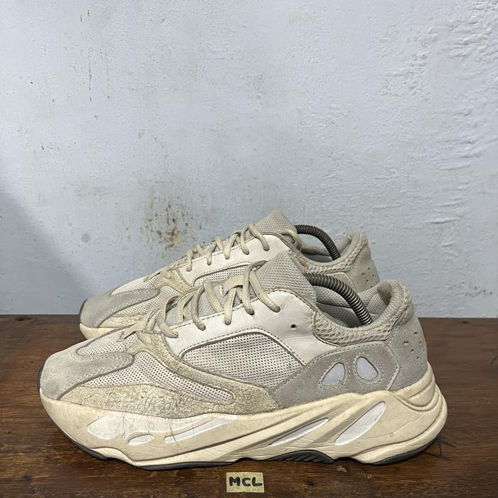 Sepatu second ori adidas yeezy boost 700 analog size 43