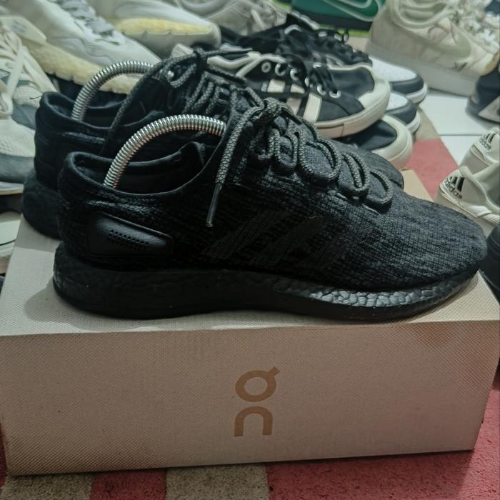 sepatu ORI second branded Adidas ultraboost full black size 40,5 insole 25,5cm