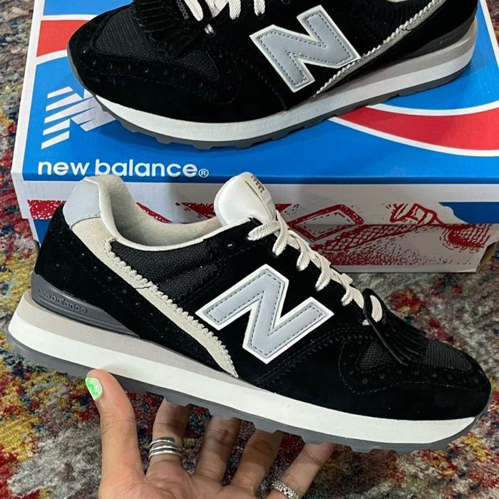 Sepatu Sneakers 996 V2 - Black / Grey-White