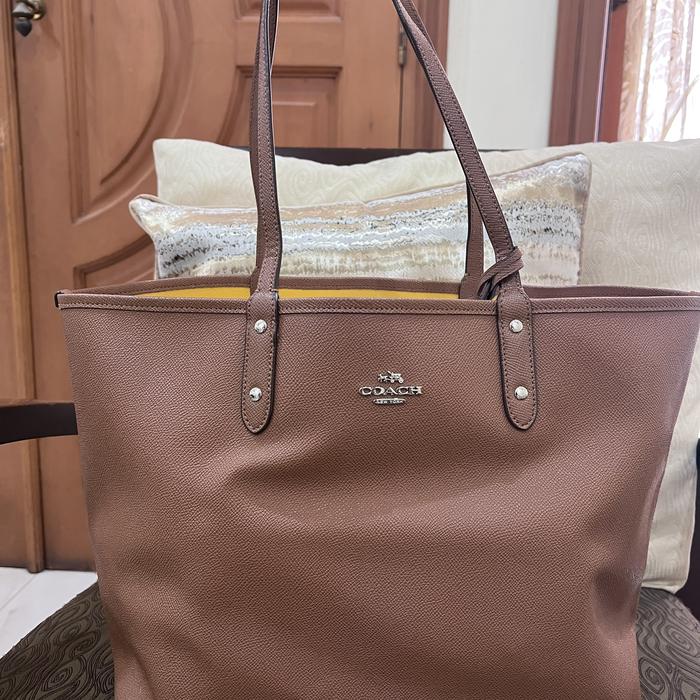 Coach preloved auth reversible brown/ yellow