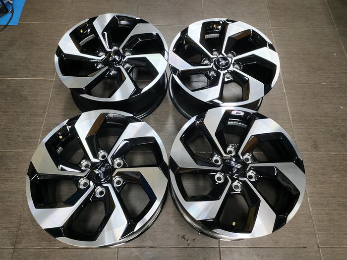 Velg Mobil OEM Mitsubishi Pajero 2024 Copotan