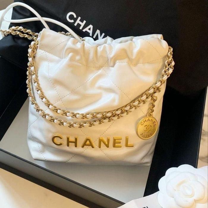 AUTHENTIC CHANEL 22 MINI WHITE LEATHER PRELOVED