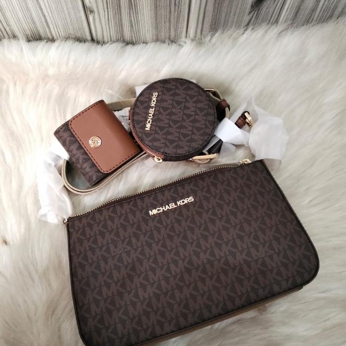 Tas Branded MK Signature Jet Set Travel Small Crossbody With Tech Attached Brown