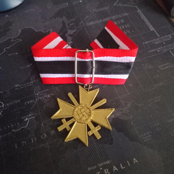Kalung Medali Jerman WW2 Knight War Merit Silver Gold