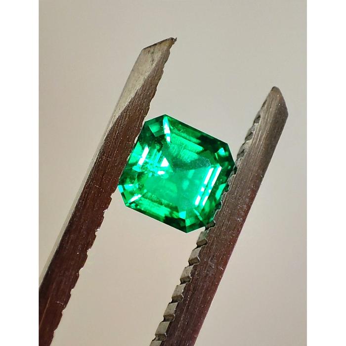 Asscher Cut Emerald 1.24 carat Loose Stone 100% Original Zamrud Hydrothermal Emerald Beryl Asli | No