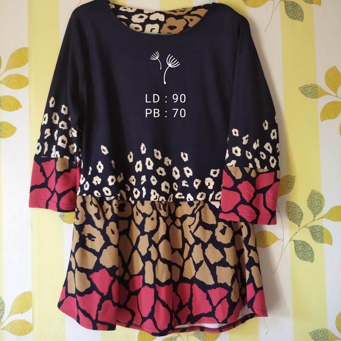 Thrift blouse navy motif bunga abstrak