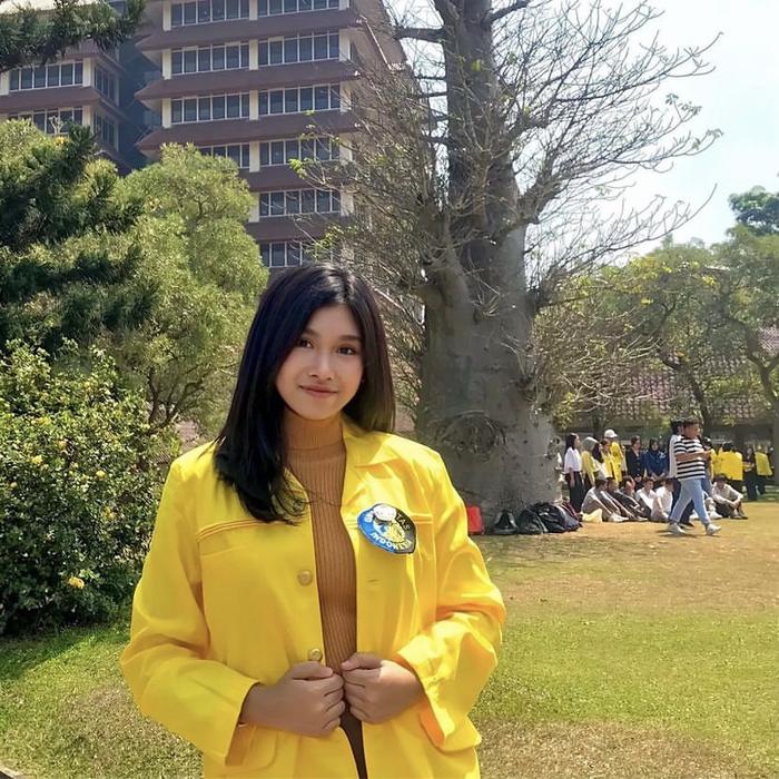 [NEW PRODUCT 2025] Almamater Almet Jaket Kuning UI Jakun UI | UI Merch Shop