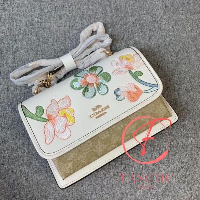 TAS WANITA C9230 Klare Crossbody In Signature Canvas With Floral Embroidery