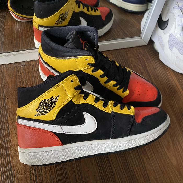 Nike air jordan 1 mid se amarillo black yellow red casual original murah - sneakers second market