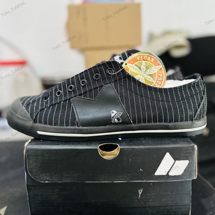 Macbeth ELIOT CLASSIC STRIPES BLACK SIZE 9/42