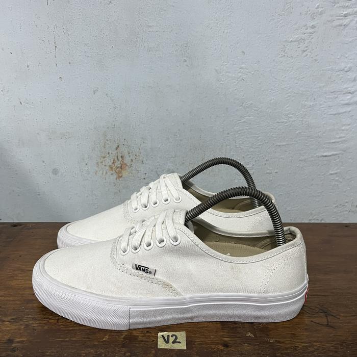 Sepatu second ori vans authentic mono white size 40
