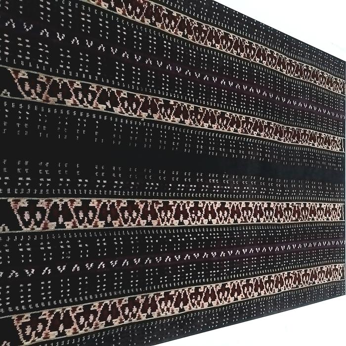 Pajangan/Hiasan Dinding Kain Tenun Ikat Antik (Frame). Maumere - Flores, NTT. ± 70 Tahu