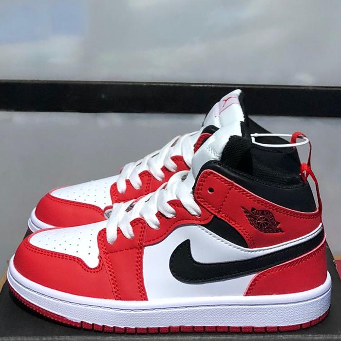 Nike Air Jordan Retro 1 Hi Kids Chicago