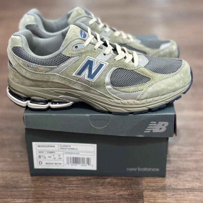 Sepatu Sneakers Pria Wanita NB 2002R PREMIUM Light Grey