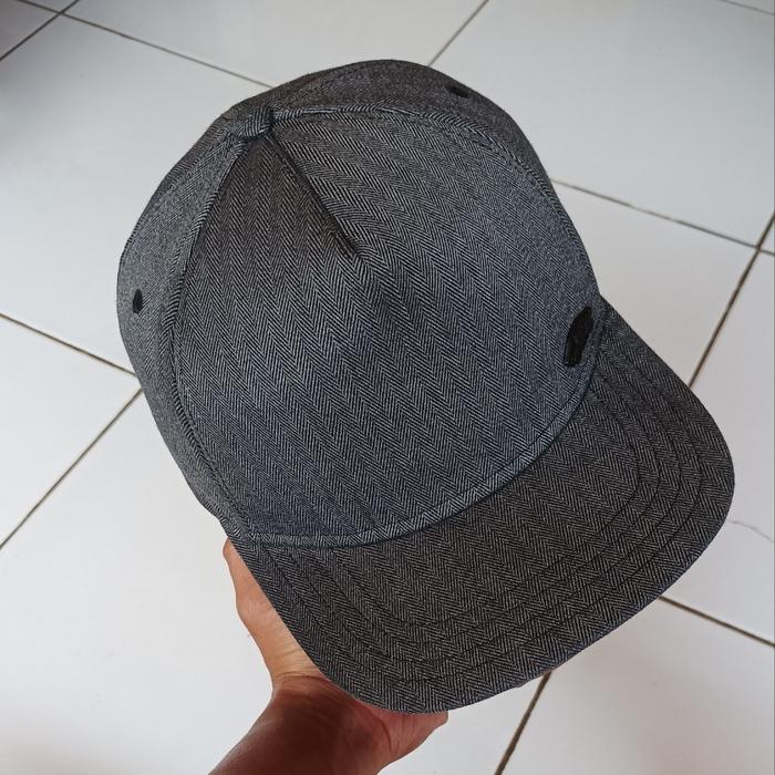 topi snapback vans second