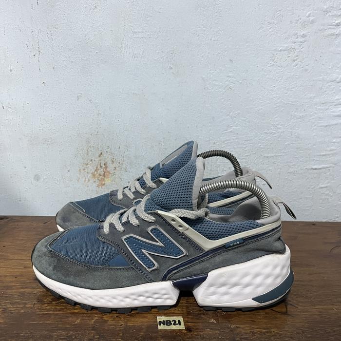 Sepatu second branded new balance 574 dark navy size 41,5