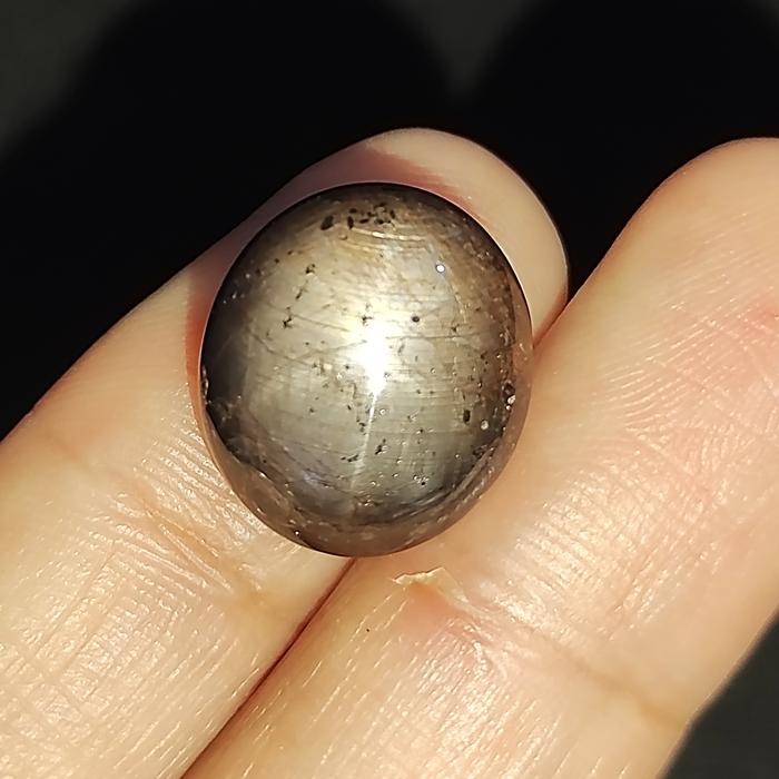 Natural Batu Permata Black Star atau Ruby Star Gondola (I)
