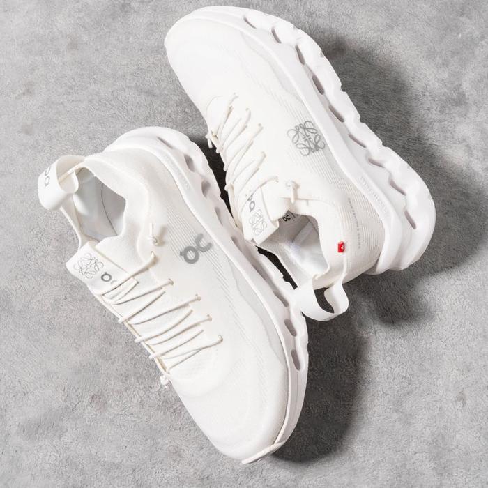 L x o Cloud Sneaker Total White