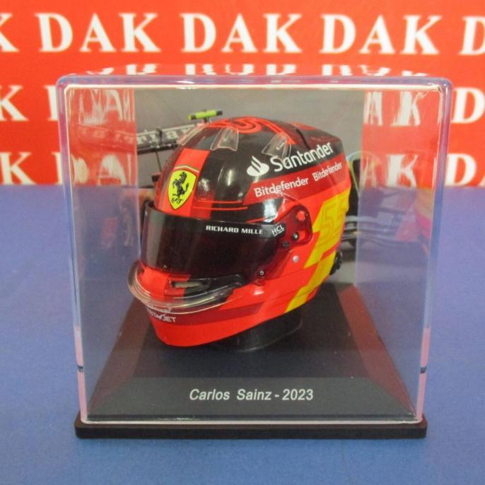 Scuderia Ferrari 2023 Carlos Sainz mini helmet 1:5 scale. Helm mini