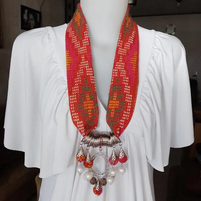kalung etnik bahan ulos batak