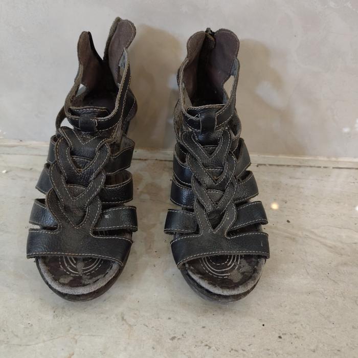 preloved sepatu  wanita merek rohde no 38