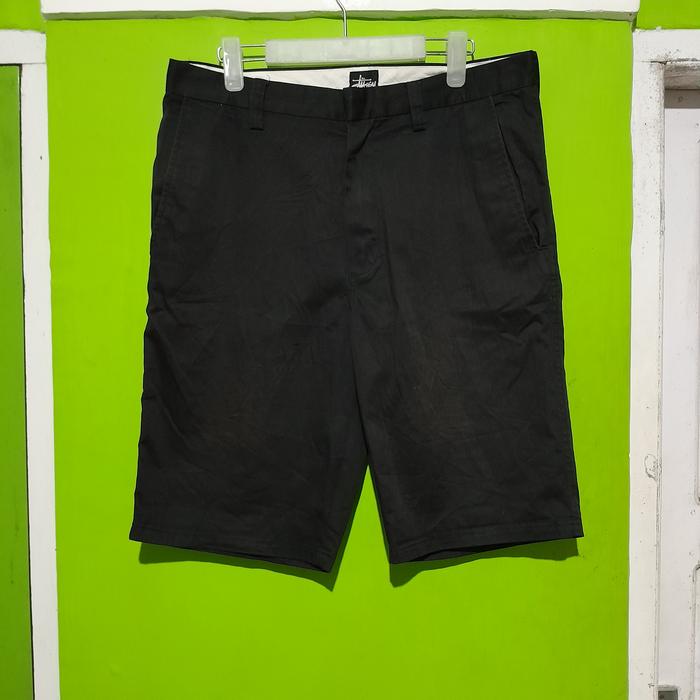 celana pendek stussy bekas