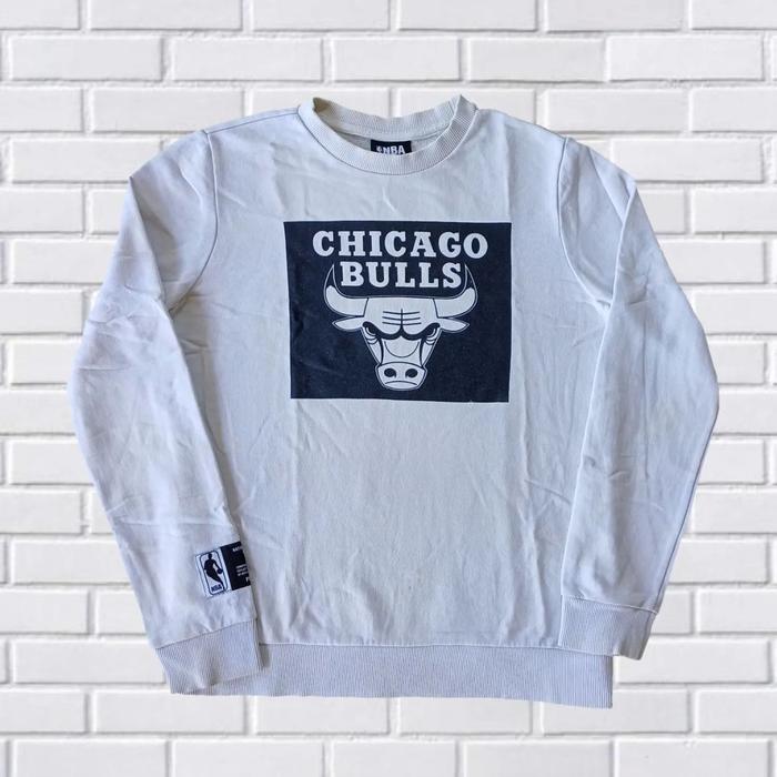 CREWNECK CHICAGO BULLS, SIZE S FIT M (SECOND BRANDED) PUTIH, CN0102