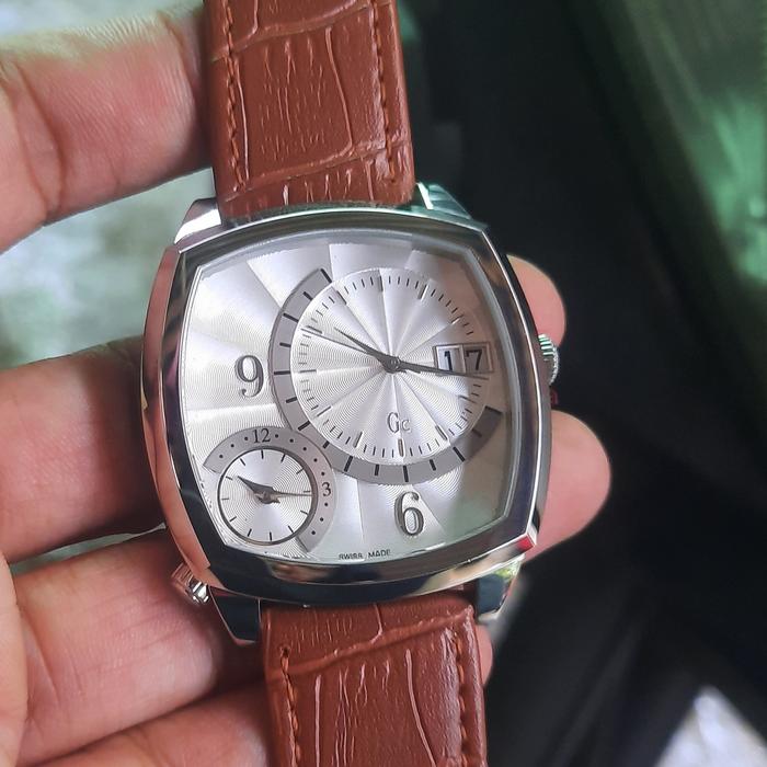 Jam Tangan Pria Gc Dual time bekas seperti baru