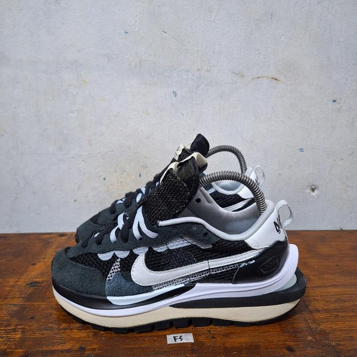 Sepatu second Branded Nike Sacai wafle size 38