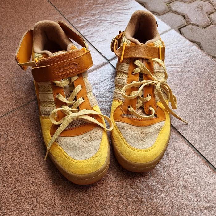 SEPATU ADIDAS MELTING AND SADNESS UKURAN 42 BEKAS