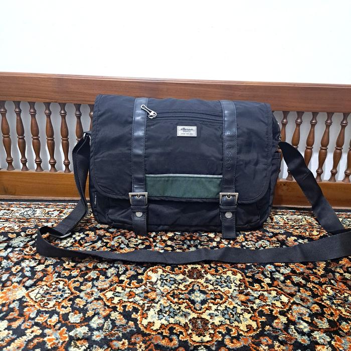tas selempang ellesse hitam list hijau