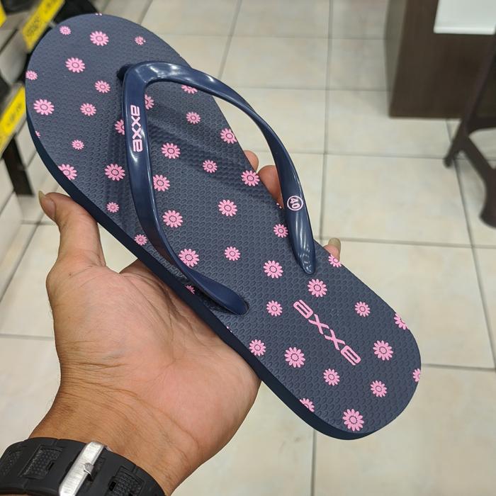 Sandal wanita axxe poppy hitam dan navy