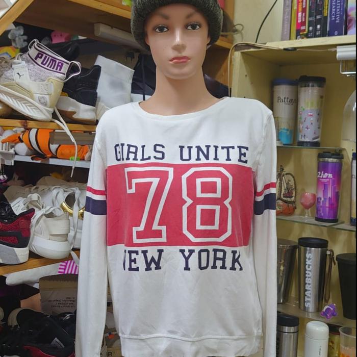 H&M ORIGINAL CREWNECK SWEATER SWEATSHIRT WHITE GIRL UNITE 78 NEW YORK