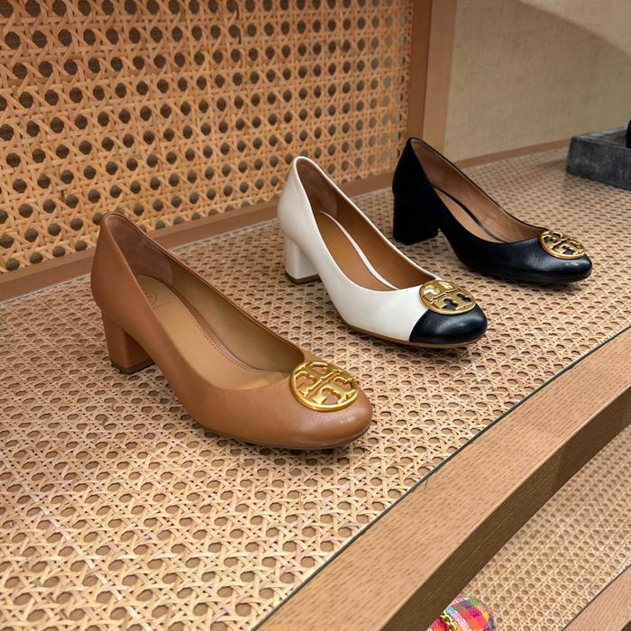 Tory burch chelsea pump