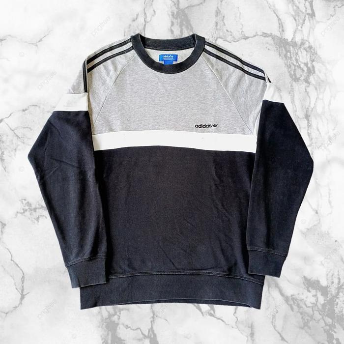 CREWNECK ADIDAS ORIGINAL, THREETONES, SIZE M-L (SECOND BRANDED) CN159