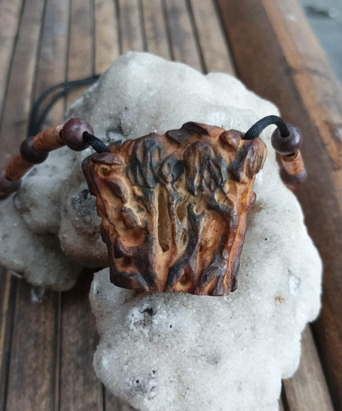 Liontin Tanduk Rusa Ukir Unik Plus Kalung Manik Kayu 01