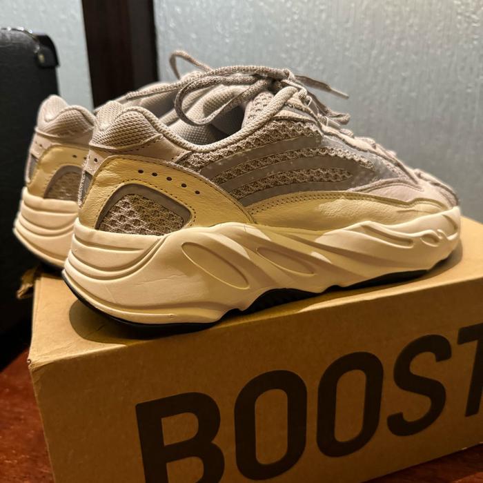 Adidas Yeezy Boost 700 v2 Static ORIGINAL BEKAS / SECOND