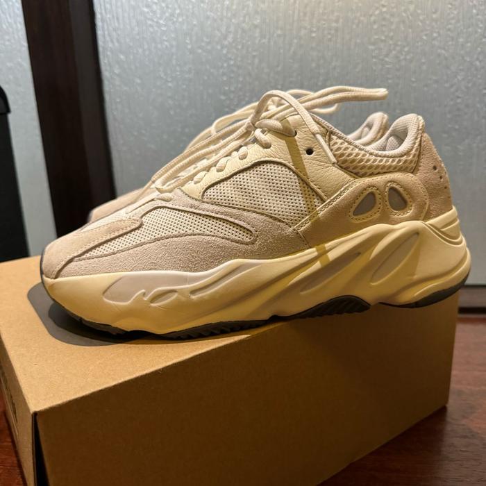 Adidas Yeezy Boost 700 Analog ORIGINAL BEKAS / SECOND