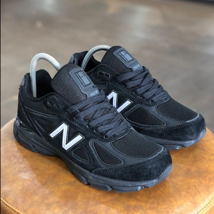 New Balance 990 V4 Triple Black