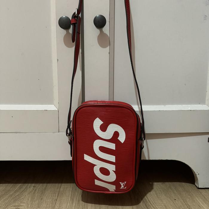 Preloved/bekas lui x supermi sling bag