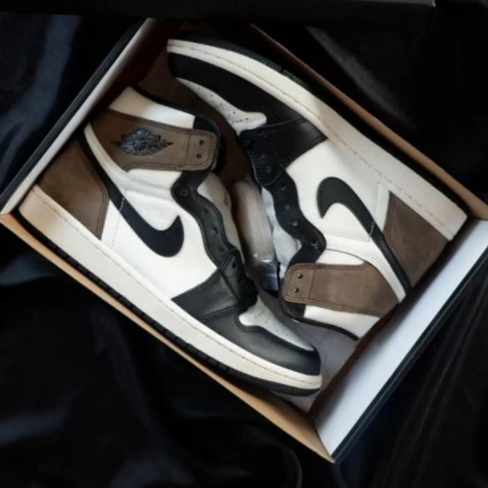 Jordan 1 Retro High Dark Mocha