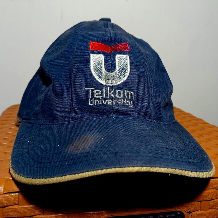 Topi Telkom University Vintage