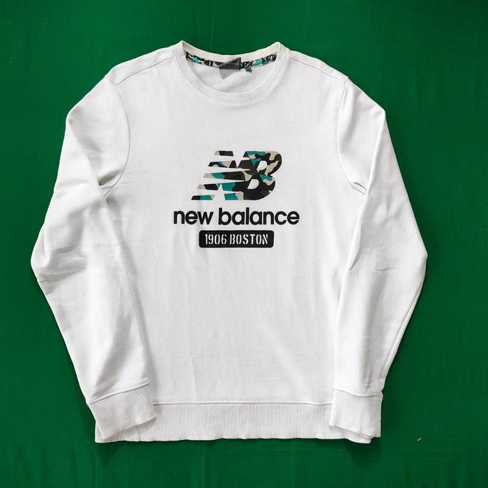 CREWNECK NEW BALANCE CAMO LOGO, SIZE M (SECOND BRANDED) PUTIH, CN0100