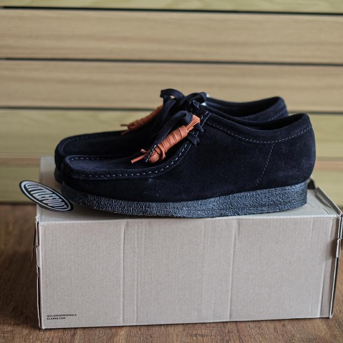 clarks wallabee black suede