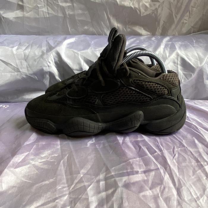 Sepatu adinda boost yeezy 500 size 38