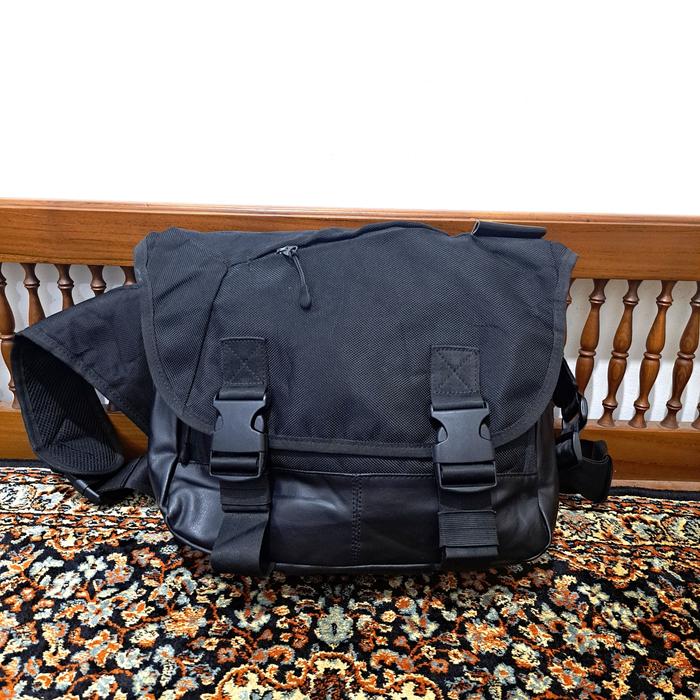 tas waist bag monster republic warna hitam