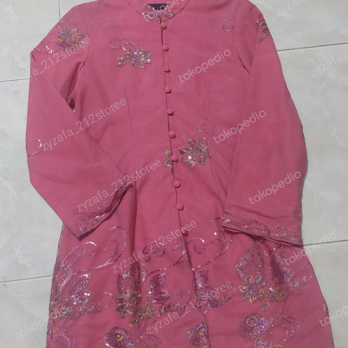Baju atasan brukat (pl)