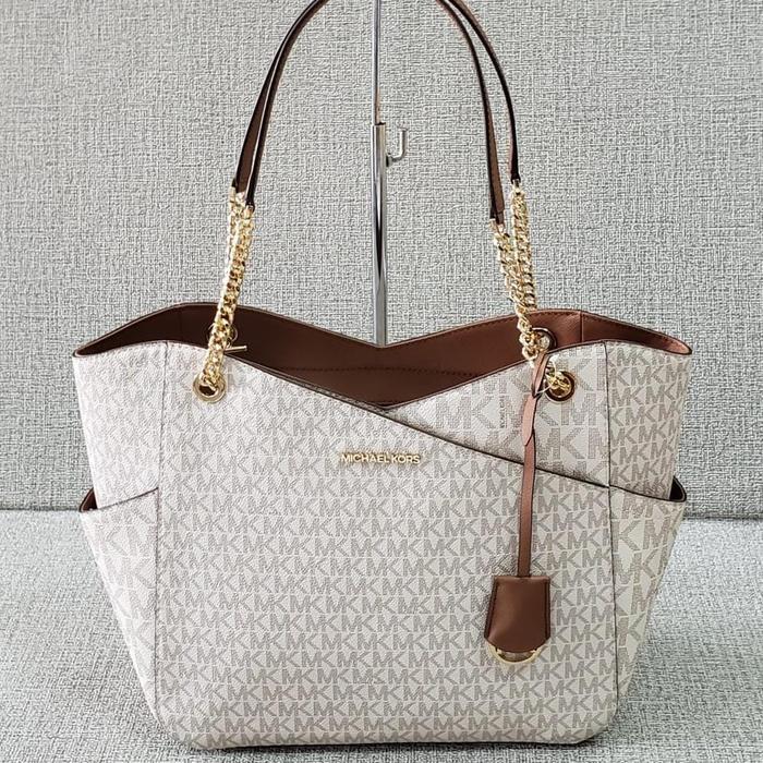 *Ready Mk jet set travel LG chain shoulder tote leather Vanilla.