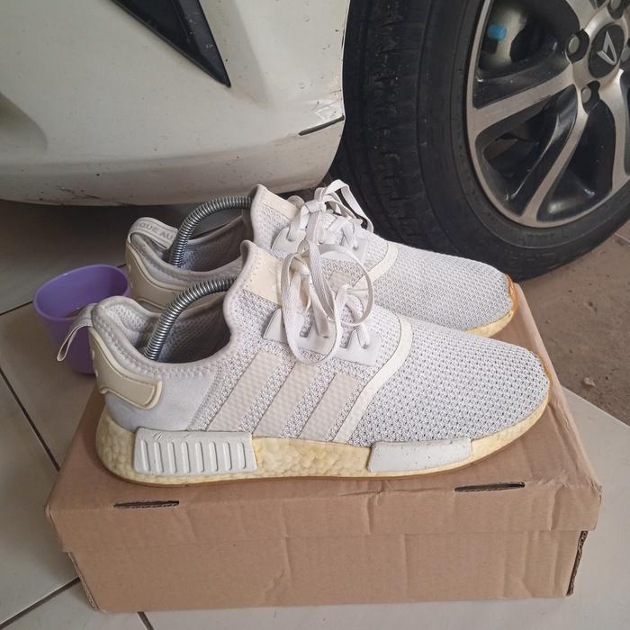 sepatu sneaker adidas NMD R1 size 42 2/3 original preloved like new