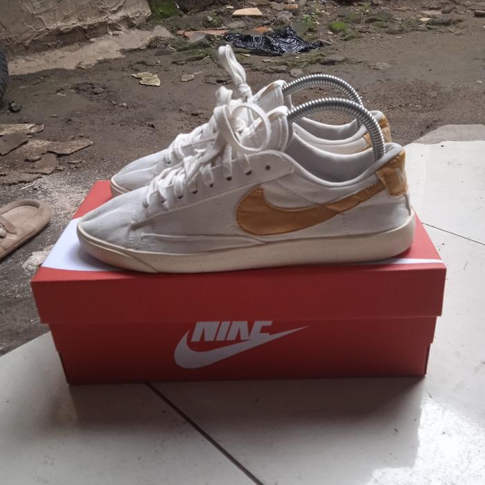 sepatu second branded nik€ blazer low LX white size 40 original preloved